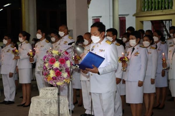 ภาพประกอบข่าว ลำดับที่ 1 จาก พิธีถวายเครื่องราชสักการะวางพานพุ่ม และร่วมพิธีจุดเทียนถวายพระพรชัยมงคล สมเด็จพระนางเจ้าฯ พระบรมราชินี เนื่องในโอกาสวันเฉลิมพระชนมพรรษา 3 มิถุนายน 2566