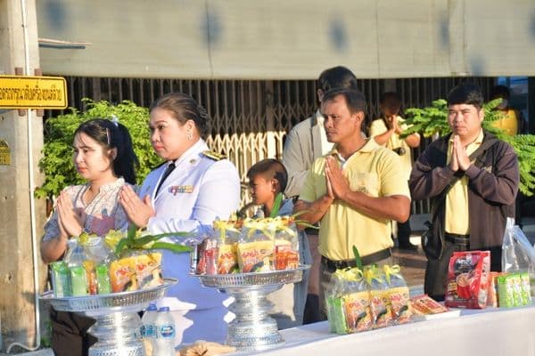 ภาพประกอบข่าว ลำดับที่ 3 จาก วมพิธีสวดพระพุทธมนต์และพิธีทำบุญตักบาตรถวายพระราชกุศล สมเด็จพระเจ้าตากสินมหาราช