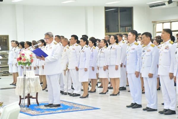 ภาพประกอบข่าว ลำดับที่ 3 จาก พิธีวางพานพุ่มดอกไม้ถวายพระราชสดุดี สมเด็จพระเจ้าตากสินมหาราช