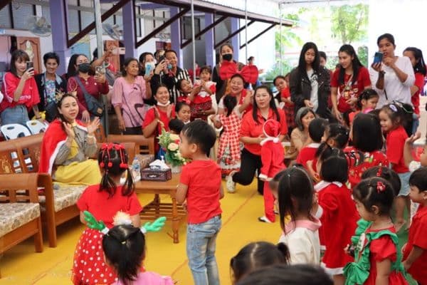 ภาพประกอบข่าว ลำดับที่ 6 จาก กิจกรรมวันคริสต์มาส วันปีใหม่ และวันเด็กแห่งชาติ ศูนย์พัฒนาเด็กเล็กเทศบาลเมืองอุทัยธานี