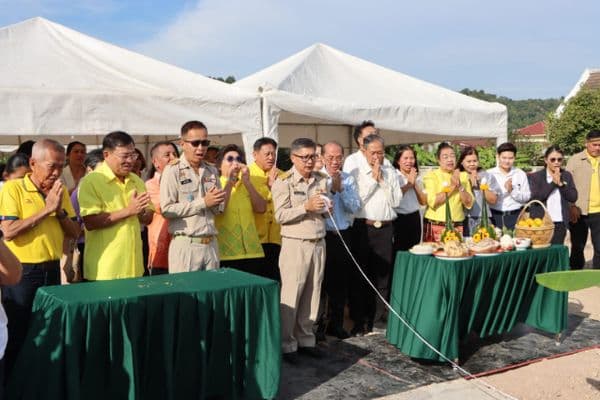 ภาพประกอบข่าว ลำดับที่ 5 จาก พิธีวางเสาเอกอาคารศูนย์บริการสาธารณสุขเทศบาลเมืองอุทัยธานี