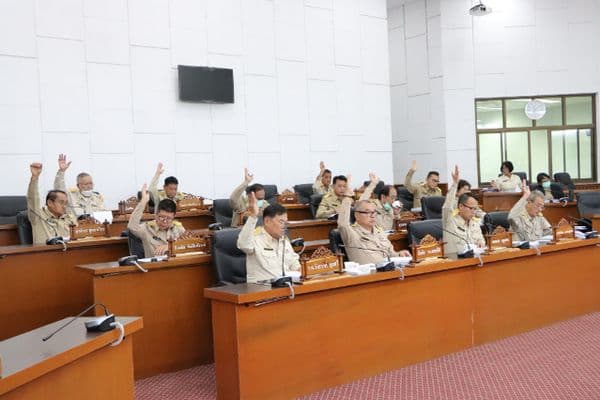 ภาพประกอบข่าว ลำดับที่ 11 จาก ประชุมสภาเทศบาลเมืองอุทัยธานี สมัยสามัญ สมัยแรก ประจำปี 2568