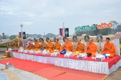 ภาพประกอบข่าว ลำดับที่ 3 จาก ทำบุญขึ้นปีใหม่ 2560 ตลาดเช้า