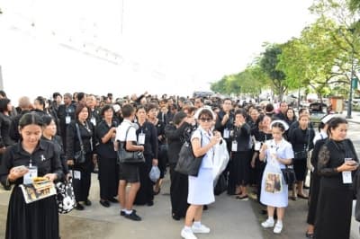 ภาพประกอบข่าว ลำดับที่ 3 จาก กราบพระบรมศพ รัชกาลที่ 9