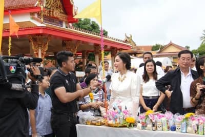 ภาพประกอบข่าว ลำดับที่ 5 จาก ประเพณีตักบาตรเทโว ประจำปี 2560