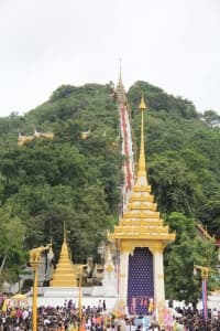 ภาพประกอบข่าว ลำดับที่ 6 จาก ประเพณีตักบาตรเทโว ประจำปี 2560