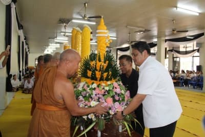 ภาพประกอบข่าว ลำดับที่ 2 จาก ประเพณีแห่เทียนเข้าพรรษา ประจำปี 2560