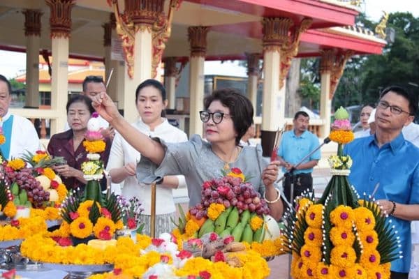 ภาพประกอบข่าว ลำดับที่ 1 จาก จัดพิธีบวงสรวงการจัดงานประเพณีตักบาตรเทโว ประจำปี 2563