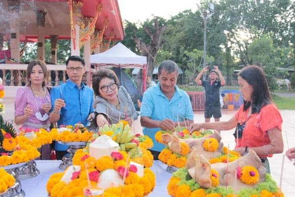 ภาพประกอบข่าว ลำดับที่ 7 จาก จัดพิธีบวงสรวงการจัดงานประเพณีตักบาตรเทโว ประจำปี 2563