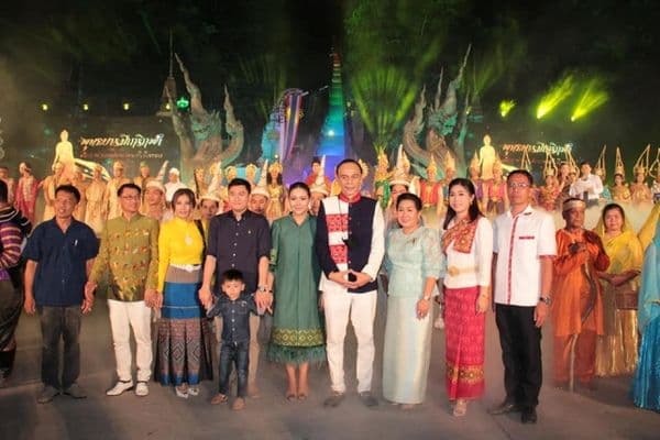 ภาพประกอบข่าว ลำดับที่ 2 จาก านประเพณีตักบาตรเทโว ประจำปี 2563