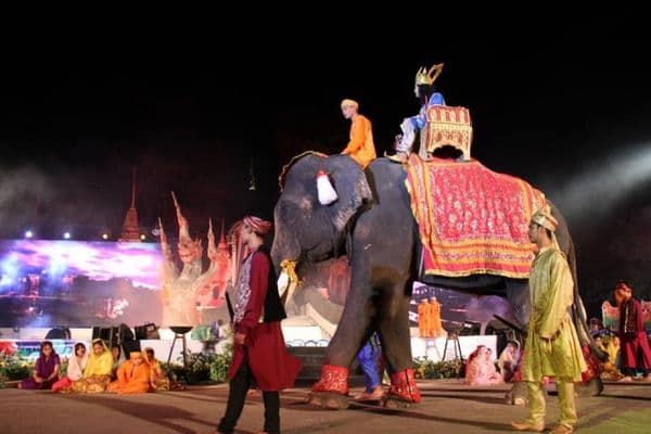 ภาพประกอบข่าว ลำดับที่ 6 จาก านประเพณีตักบาตรเทโว ประจำปี 2563