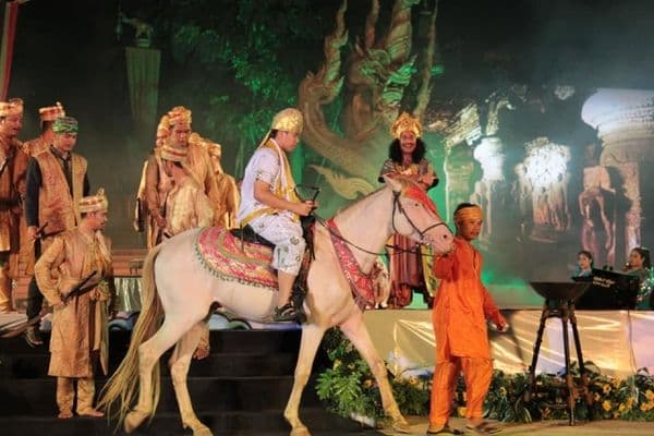 ภาพประกอบข่าว ลำดับที่ 12 จาก านประเพณีตักบาตรเทโว ประจำปี 2563