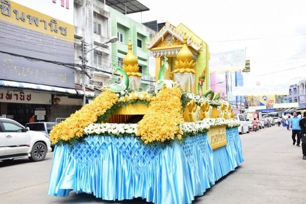 ภาพประกอบข่าว ลำดับที่ 3 จาก บรรยากาศงานประเพณีตักบาตรเทโว ประจำปี 2563