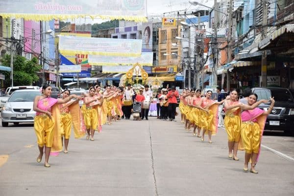 ภาพประกอบข่าว ลำดับที่ 4 จาก บรรยากาศงานประเพณีตักบาตรเทโว ประจำปี 2563