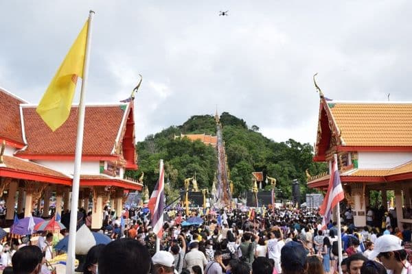 ภาพประกอบข่าว ลำดับที่ 5 จาก บรรยากาศงานประเพณีตักบาตรเทโว ประจำปี 2563