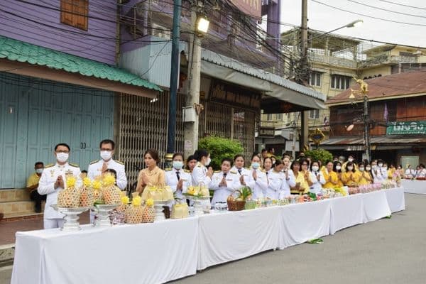 ภาพประกอบข่าว ลำดับที่ 7 จาก ร่วมพิธีทำบุญตักบาตรถวายพระราชกุศล