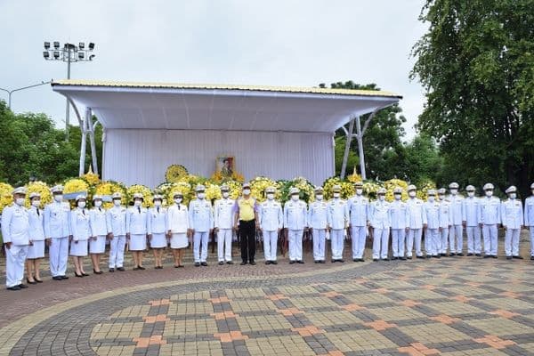 ภาพประกอบข่าว ลำดับที่ 4 จาก พิธีวาง พวงมาลาและถวายบังคม