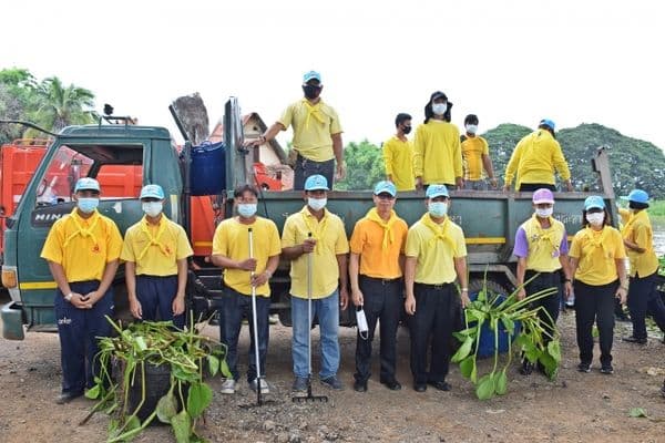 ภาพประกอบข่าว ลำดับที่ 1 จาก กิจกรรมจิตอาสากำจัดผักตบชวาในแม่น้ำเจ้าพระยา