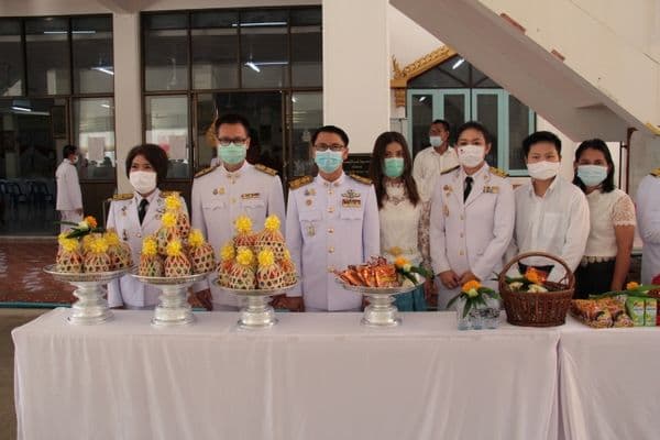 ภาพประกอบข่าว ลำดับที่ 2 จาก พิธีทำบุญตักบาตรถวายเป็นพระราชกุศล เนื่องในวันคล้ายวันพระราชสมภพครบ 120 ปี สมเด็จพระศรีนครินทราบรมราชชนนี