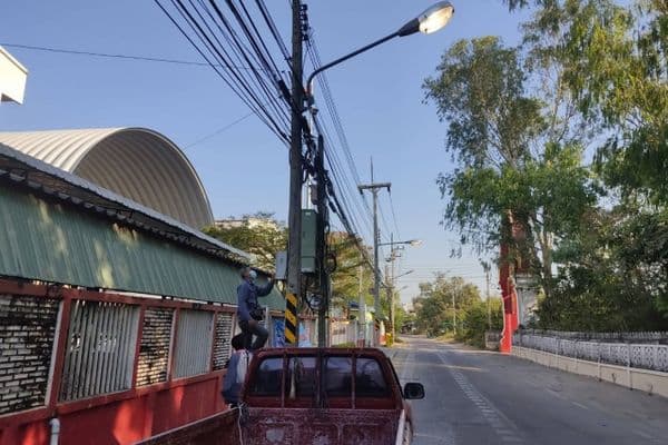 ภาพประกอบข่าว ลำดับที่ 7 จาก งานไฟฟ้ากองช่างตรวจเช็คและซ่อมบำรุงไฟฟ้าสาธารณะในเขตเทศบาล