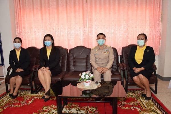 ภาพประกอบข่าว ลำดับที่ 1 จาก บรรยายหัวข้อ ความสำคัญของสถาบันพระมหากษัตริย์กับประเทศไทย ให้แก่นักเรียนโรงเรียนชุมชนเทศบาลวัดมณีสถิตกปิฎฐาราม