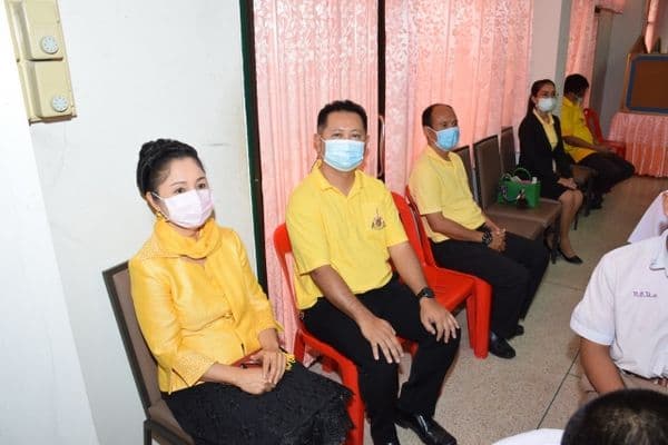 ภาพประกอบข่าว ลำดับที่ 3 จาก บรรยายหัวข้อ ความสำคัญของสถาบันพระมหากษัตริย์กับประเทศไทย ให้แก่นักเรียนโรงเรียนชุมชนเทศบาลวัดมณีสถิตกปิฎฐาราม