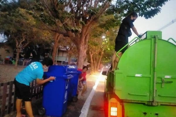 ภาพประกอบข่าว ลำดับที่ 5 จาก รงค์รักษาความสะอาด ล้างถังขยะ​ตั้งแต่สามแยกอบจ. ถึงไฟแดงปากกะบาด