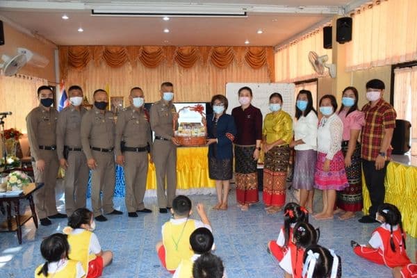 ภาพประกอบข่าว ลำดับที่ 3 จาก เปิดโครงการรณรงค์ป้องกันยาเสพติดในโรงเรียน