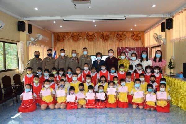 ภาพประกอบข่าว ลำดับที่ 4 จาก เปิดโครงการรณรงค์ป้องกันยาเสพติดในโรงเรียน