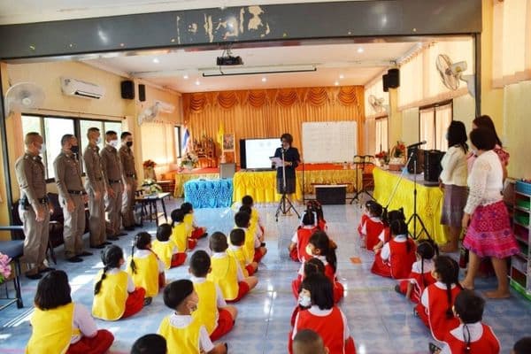 ภาพประกอบข่าว ลำดับที่ 6 จาก เปิดโครงการรณรงค์ป้องกันยาเสพติดในโรงเรียน