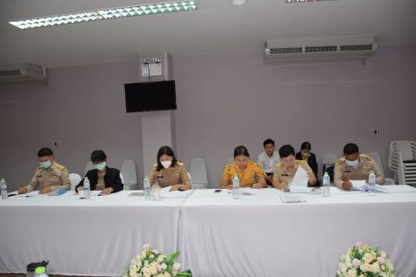 ภาพประกอบข่าว ลำดับที่ 2 จาก ประชุมคณะทำงานศูนย์ปฏิบัติการควบคุมโรคเทศบาลเมืองอุทัยธานี