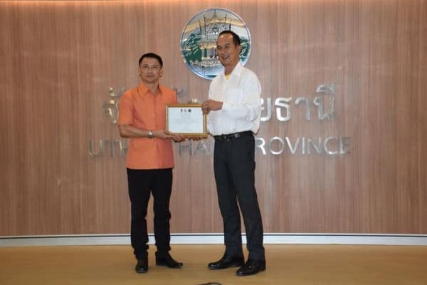 ภาพประกอบข่าว ลำดับที่ 1 จาก รับเกียรติบัตรองค์กรคุณธรรมต้นแบบ ตามโครงการส่งเสริมชุมชน องค์กร อำเภอ และจังหวัดคุณธรรม ปีงบประมาณ พ.ศ.2562