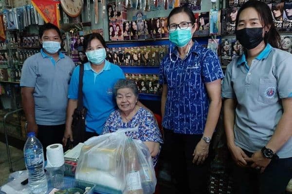 ภาพประกอบข่าว ลำดับที่ 7 จาก ออกเยี่ยมผู้สูงอายุที่มีภาวะติดบ้านและติดเตียงในเขตเทศบาลเมืองอุทัยธานี