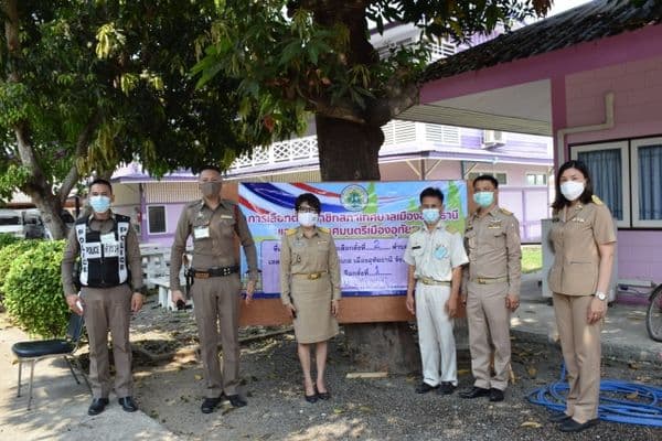 ภาพประกอบข่าว ลำดับที่ 10 จาก ตรวจเยี่ยมศูนย์ประสานงานการเลือกตั้งเทศบาลเมืองอุทัยธานี