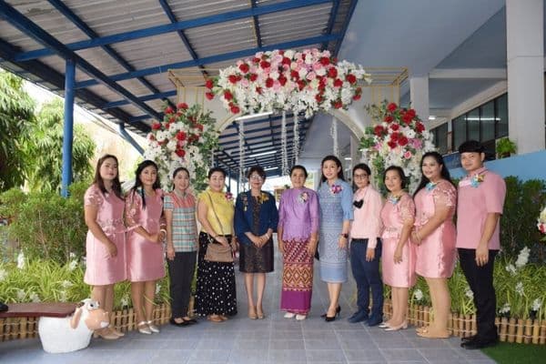 ภาพประกอบข่าว ลำดับที่ 30 จาก ร่วมงานมุฑิตาจิต คุณครูเนาวรัตน์ ชินชูศักดิ์ ครูโรงเรียนเทศบาลบ้านปากกะบาด