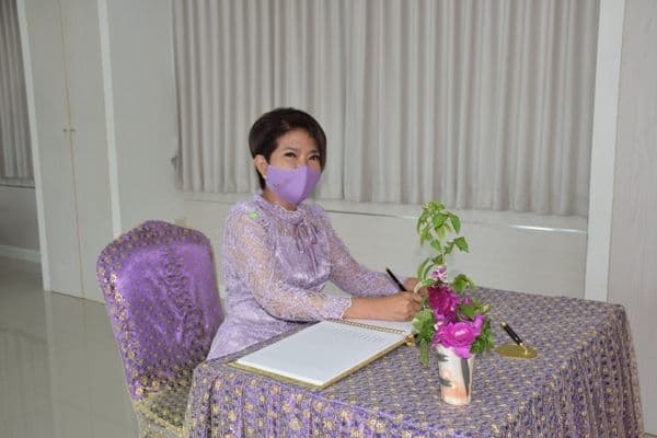 ภาพประกอบข่าว ลำดับที่ 15 จาก ร่วมพิธิเปิดและลงนามถวายพระพรสมเด็จพระกนิษฐาธิราชเจ้า