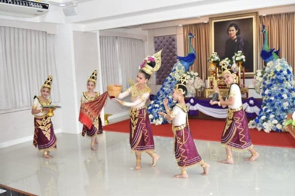 ภาพประกอบข่าว ลำดับที่ 16 จาก ร่วมพิธิเปิดและลงนามถวายพระพรสมเด็จพระกนิษฐาธิราชเจ้า