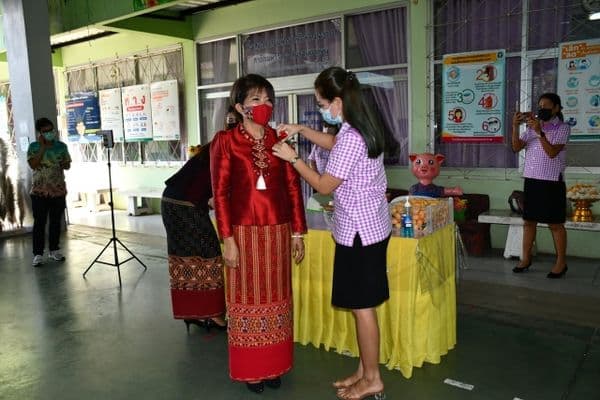ภาพประกอบข่าว ลำดับที่ 3 จาก พิธีปัจฉิมนิเทศและมอบวุฒิบัตรนักเรียนระดับปฐมวัย ประถมศึกษาปีที่ 6 และมัธยมศึกษาที่ปี 3 โรงเรียนเทศบาลวัดหลวงราชาวาส