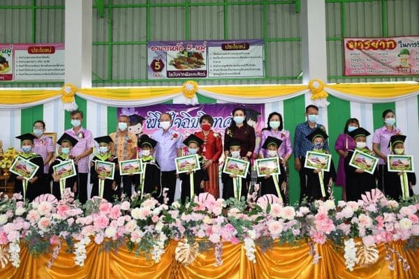 ภาพประกอบข่าว ลำดับที่ 4 จาก พิธีปัจฉิมนิเทศและมอบวุฒิบัตรนักเรียนระดับปฐมวัย ประถมศึกษาปีที่ 6 และมัธยมศึกษาที่ปี 3 โรงเรียนเทศบาลวัดหลวงราชาวาส