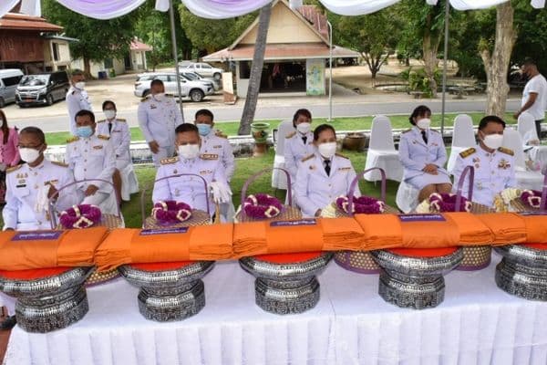 ภาพประกอบข่าว ลำดับที่ 4 จาก อัญเชิญเทียนพรรษพระราชทาน
