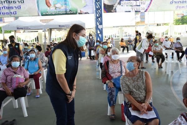 ภาพประกอบข่าว ลำดับที่ 2 จาก มอบชุดเครื่องนอน เครื่องวัดค่าออกซิเจนให้กับโรงพยาบาลอุทัยธานี เพื่อนำไปใช้ประโยชน์ในโรงพยาบาลสนาม