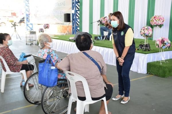 ภาพประกอบข่าว ลำดับที่ 11 จาก มอบชุดเครื่องนอน เครื่องวัดค่าออกซิเจนให้กับโรงพยาบาลอุทัยธานี เพื่อนำไปใช้ประโยชน์ในโรงพยาบาลสนาม
