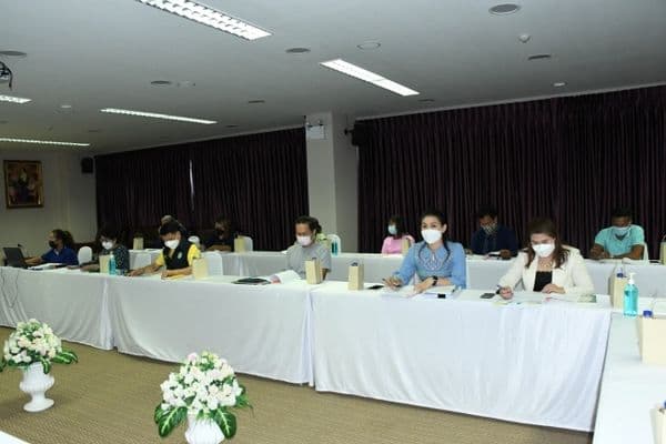 ภาพประกอบข่าว ลำดับที่ 2 จาก ประชุมคณะกรรมการแก้ไขปัญหาที่อยู่อาศัยที่ดินทำกินและเมืองคุณภาพชีวิตฯ กับ พอช.