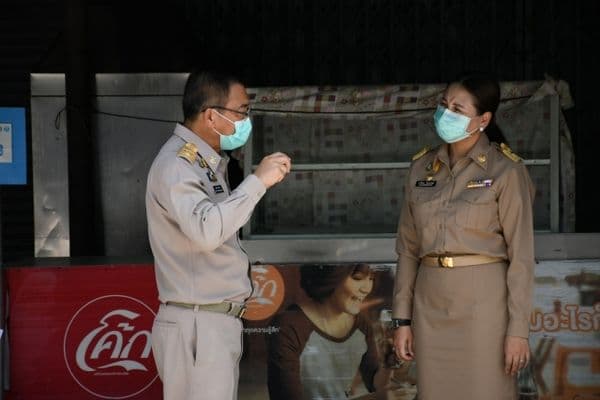 ภาพประกอบข่าว ลำดับที่ 1 จาก ลงพื้นที่พร้อมด้วยผู้ว่าราชการจังหวัดอุทัยธานี และหัวหน้าส่วนราชการจังหวัดอุทัยธานีเขตควบคุมตลาดเกษตร และประชุมติดตามสถานที่กักตัวของจังหวัดอุทัยธานี