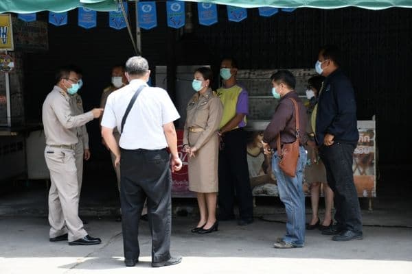 ภาพประกอบข่าว ลำดับที่ 5 จาก ลงพื้นที่พร้อมด้วยผู้ว่าราชการจังหวัดอุทัยธานี และหัวหน้าส่วนราชการจังหวัดอุทัยธานีเขตควบคุมตลาดเกษตร และประชุมติดตามสถานที่กักตัวของจังหวัดอุทัยธานี