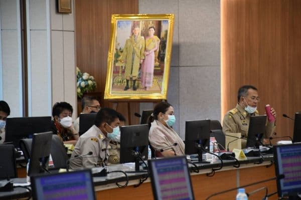 ภาพประกอบข่าว ลำดับที่ 9 จาก ร่วมประชุมคณะกรรมการโรคติดต่อ