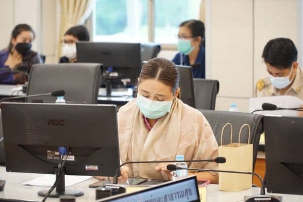 ภาพประกอบข่าว ลำดับที่ 10 จาก ร่วมประชุมคณะกรรมการโรคติดต่อ