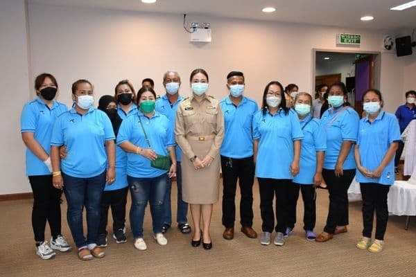 ภาพประกอบข่าว ลำดับที่ 9 จาก ร่วมพิธีลงนามบันทึกข้อตกลง (MOU) ว่าด้วยความร่วมมือการแก้ไขปัญหาที่อยู่อาศัย ที่ดินและการพัฒนาคุณภาพชีวิตผู้มีรายได้น้อย รอบเขาสะแกกรัง