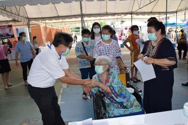ภาพประกอบข่าว ลำดับที่ 9 จาก เตรียมสถานที่ฉีดวัคซีน 19 แก่ประชาชนชาวจังหวัดอุทัยธานี