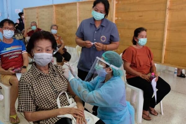 ภาพประกอบข่าว ลำดับที่ 17 จาก เตรียมสถานที่ฉีดวัคซีน 19 แก่ประชาชนชาวจังหวัดอุทัยธานี